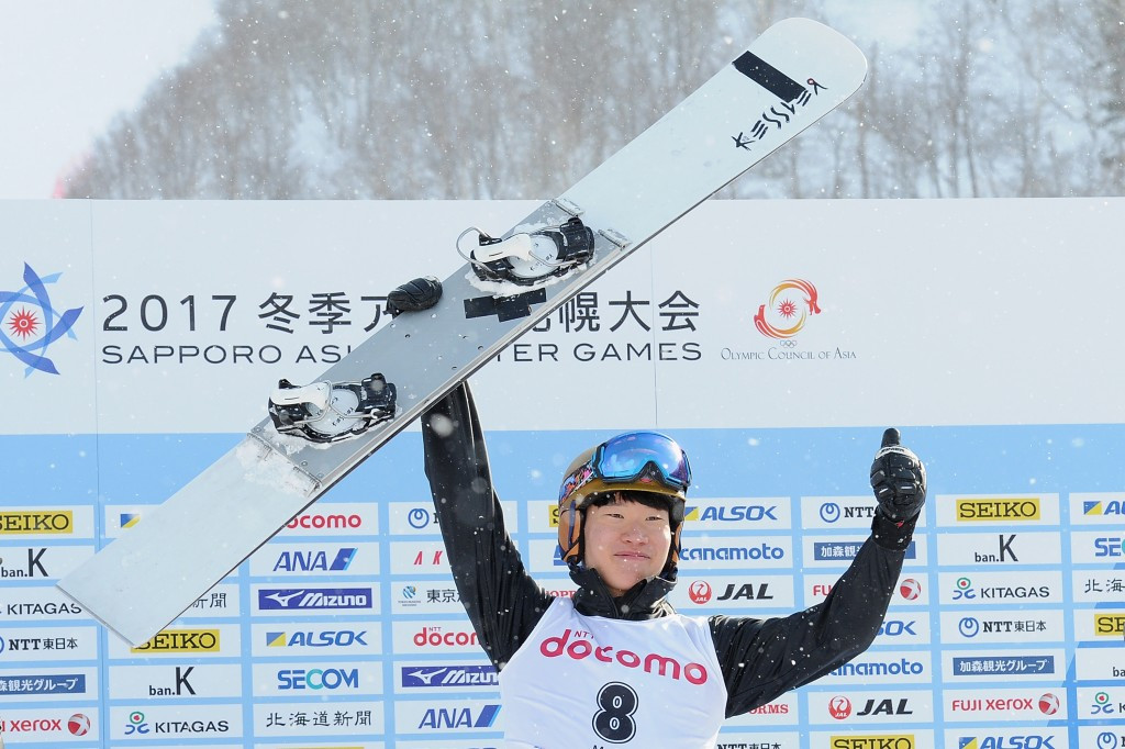 Sang-ho Lee of South Korea celebrates giant slalom snowboard gold ©Getty Images