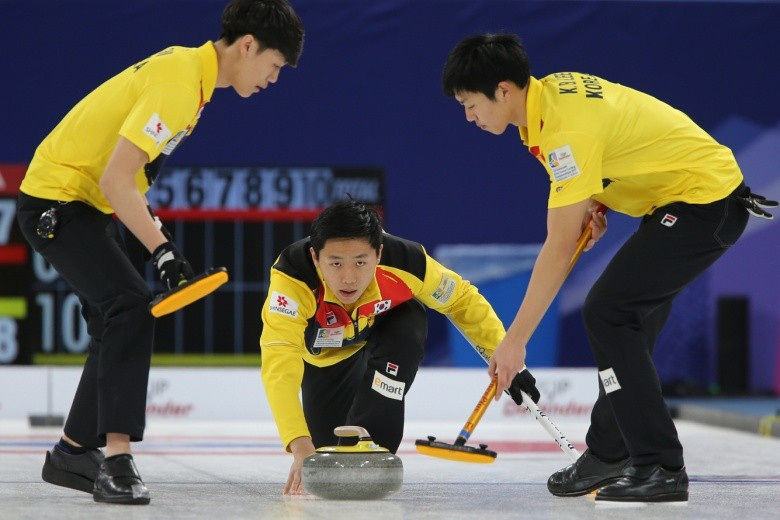 Hosts South Korea maintained their unbeaten record in men’s round-robin play as action continued today at the 2017 World Junior Curling Championships in Gangneung ©WCF/Richard Gray