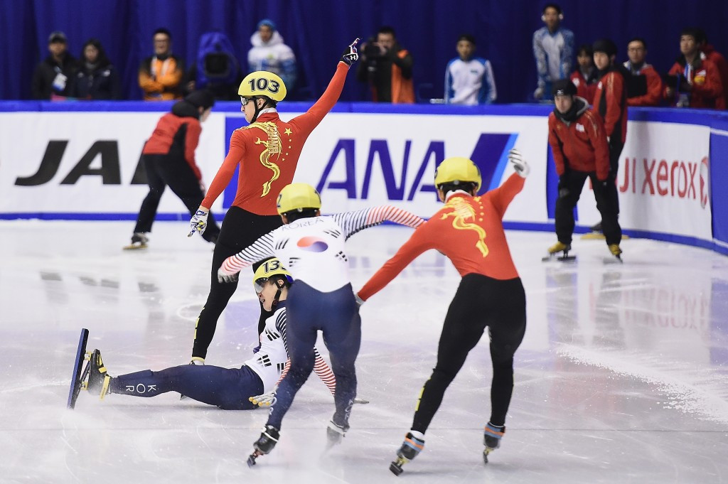 Dajing Wu of China celebrates men's 500m short track gold ©Getty Images
