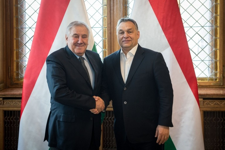 FINA executive director Cornel Marculescu, left, and Hungary's Prime Minister Viktor Orbán, right, met today in Budapest before the new Danube Aquatics Arena was showcased for the first time ©FINA