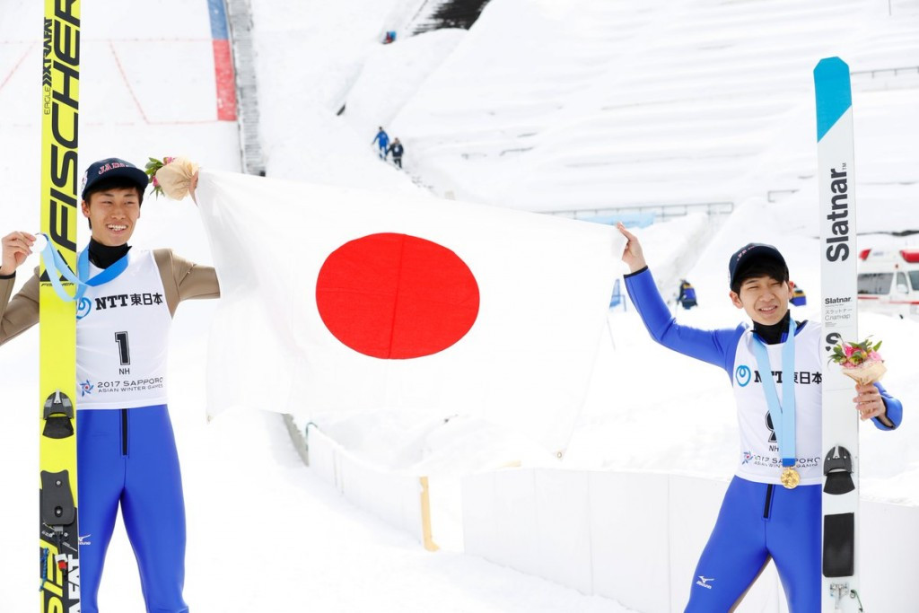 Yukiya Sato, right, and Yuken Iwasa, left, led the way in the men's normal hill ©Twitter/Japan_Olympic