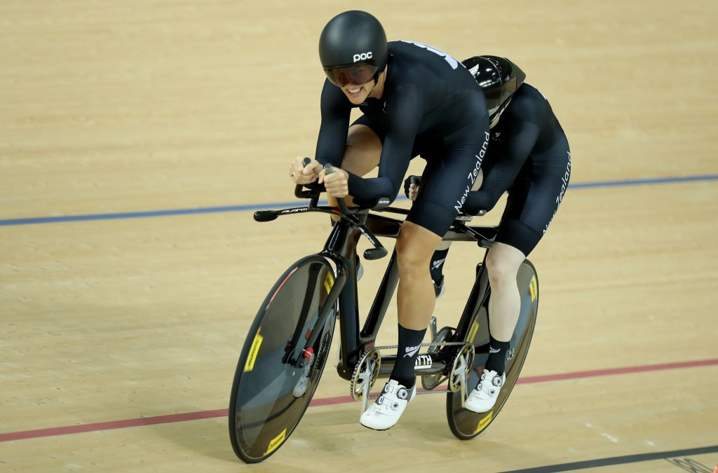 Emma Foy, right, and Laura Thompson, left, won women's individual pursuit B silver at the Rio 2016 Paralympic Games ©Getty Images