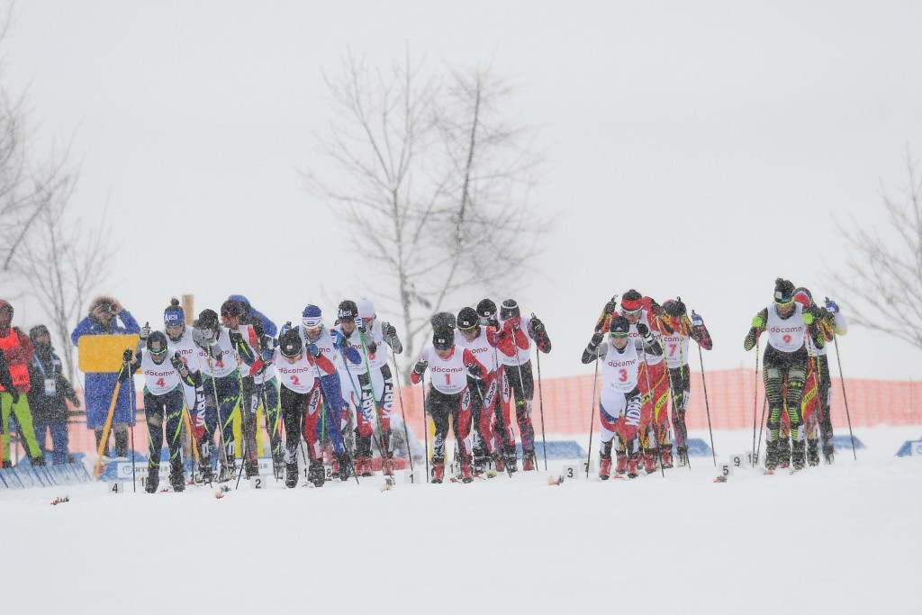 Athletes participate in the women's 15km mass start event in cross country skiing ©Getty Images