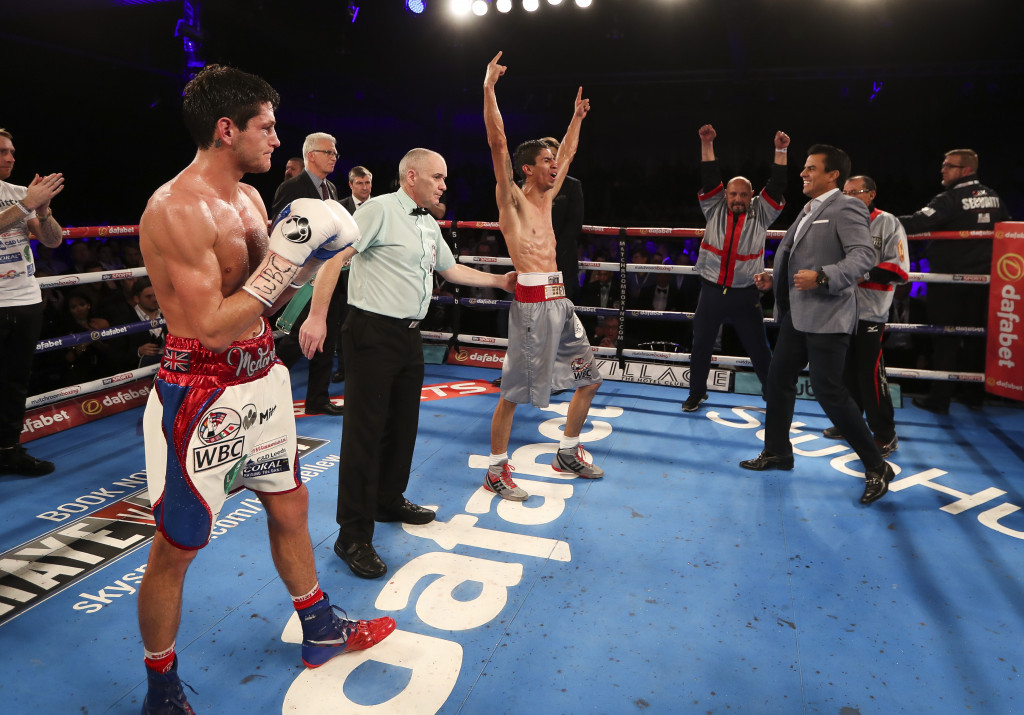 Rey Vargas' win over Gavin McDonnell featured a controversial score from judge Ian John Lewis  ©Getty Images 