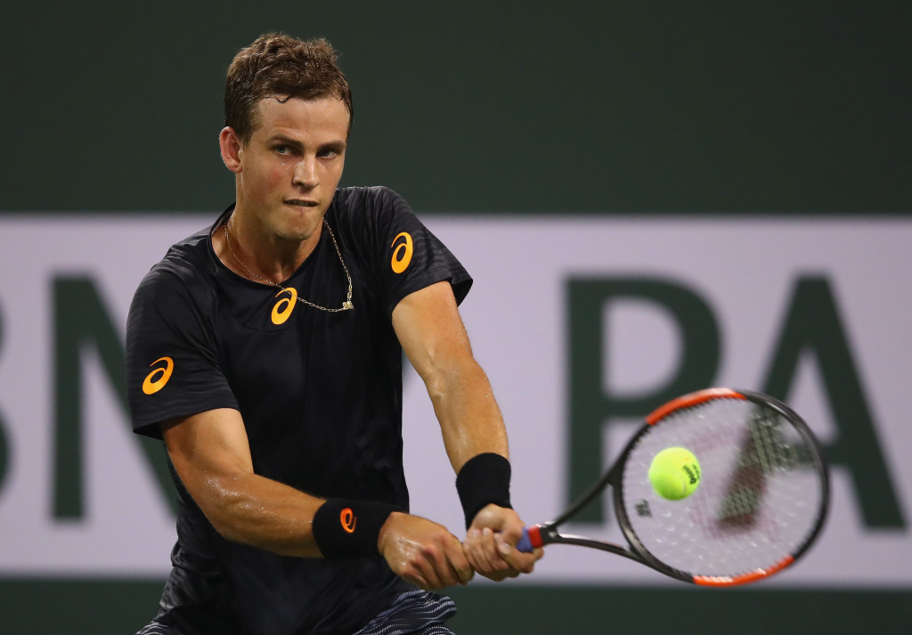 Canadian qualifier Vasek Pospisil stunned world number one Sir Andy Murray with a straight-sets victory ©Getty Images
