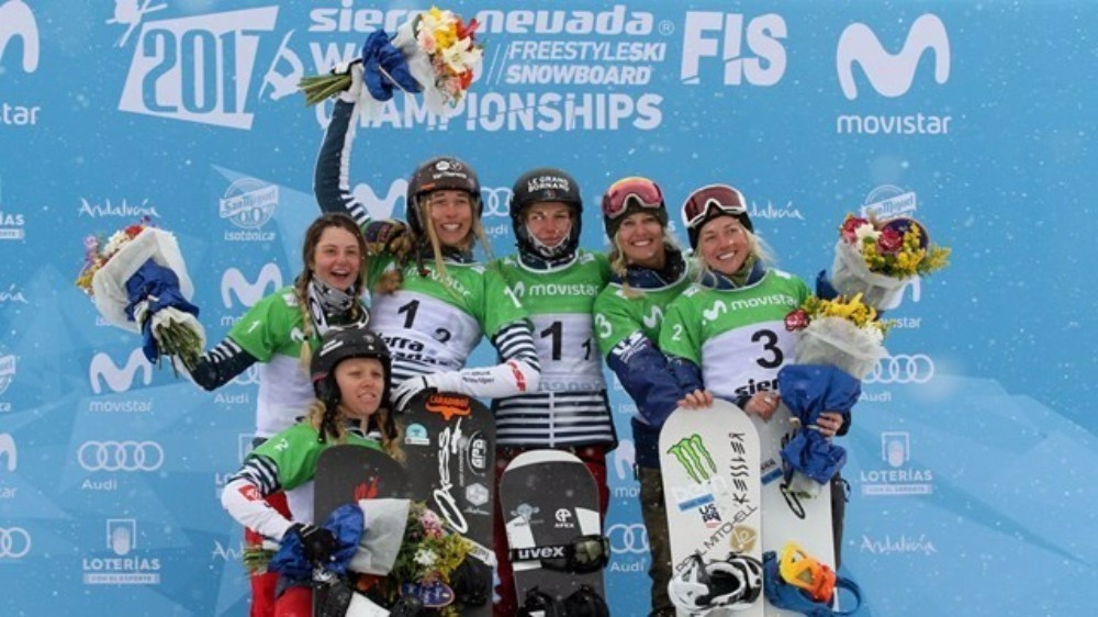France claimed gold and silver in the women's team event ©FIS