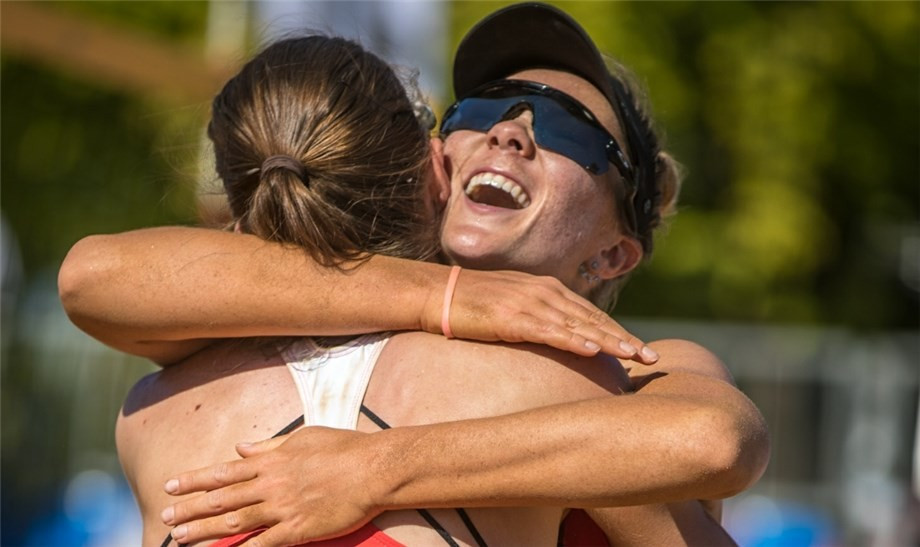Canada's Julie Gordon and Camille Saxton won the women's competition in just their second major event together ©FIVB