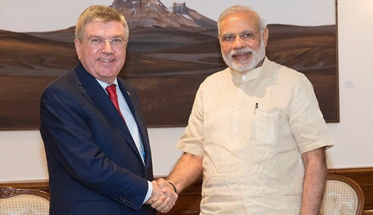 Thomas Bach, left, meeting Indian Prime Minister Narendra Modi in 2015 ©IOC