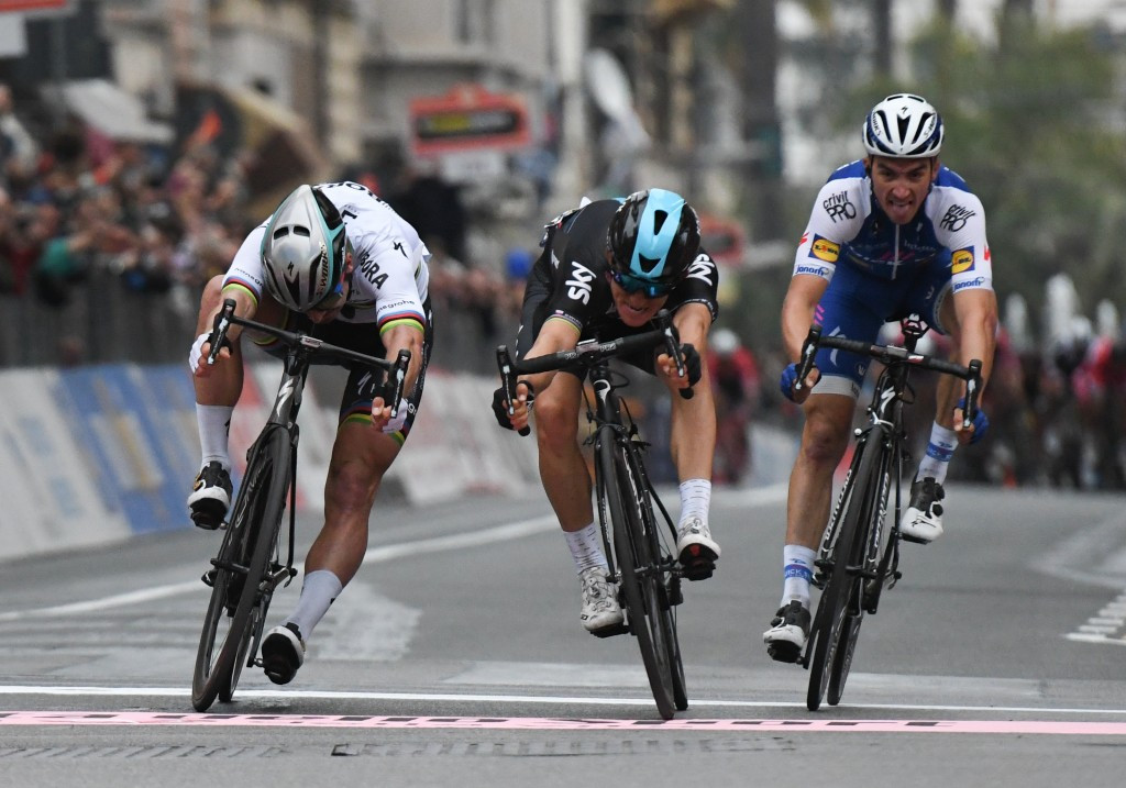 Michal Kwiatkowski nips, centre, nips Peter Sagan, left, and Julian Alaphilippe, right, on the line ©Getty Images