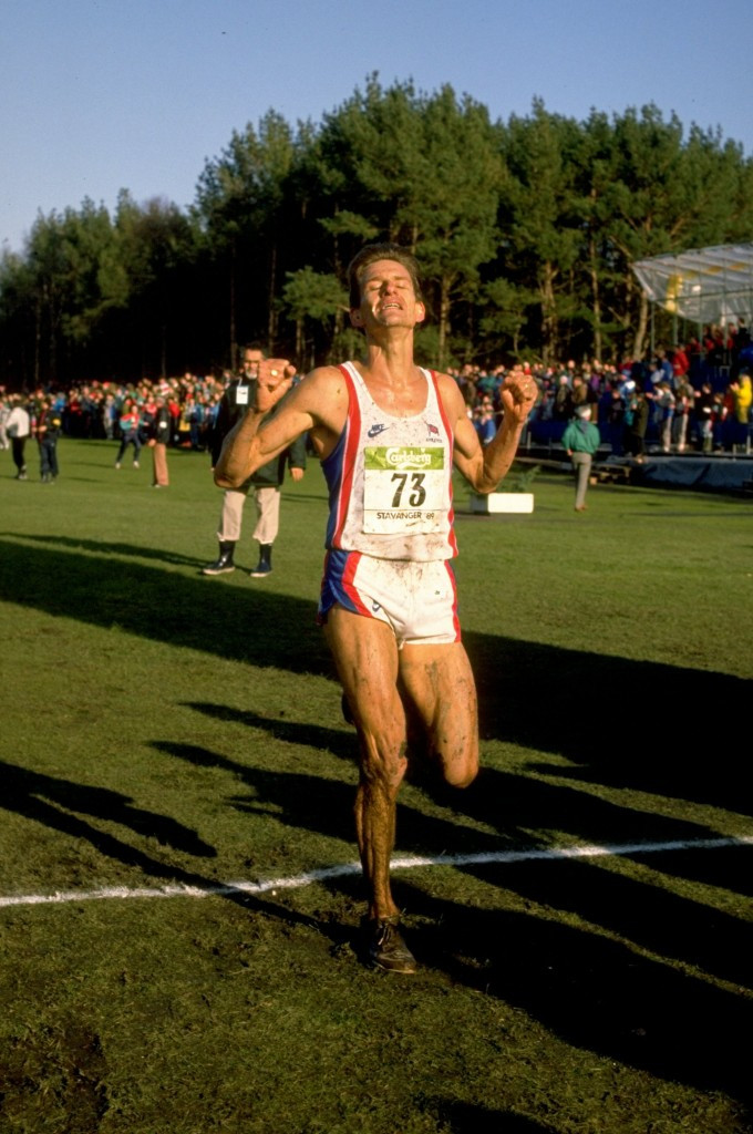 Tim Hutchings, pictured taking silver at the 1989 IAAF World Cross Country Championships in Stavanger, believes the World Championship marathon could prosper in a different setting ©Getty Images