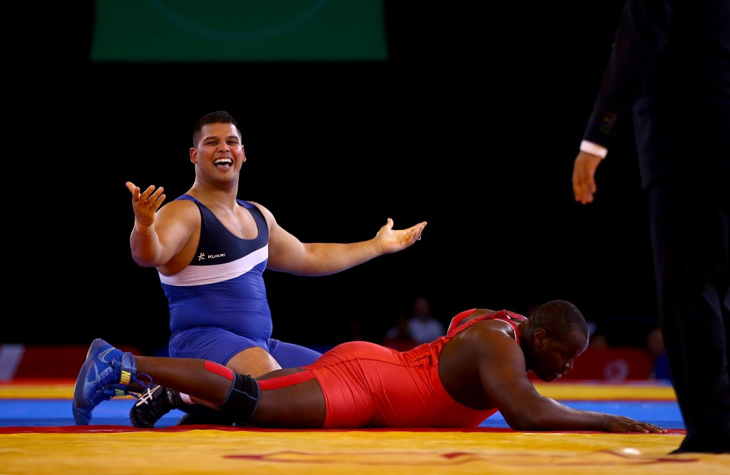 Chinu Sandhu, left, celebrates beating Hollis Ochieng Mkanga of Kenya in the bronze medal bout at the 2014 Commonwealth Games in Glasgow ©Getty Images