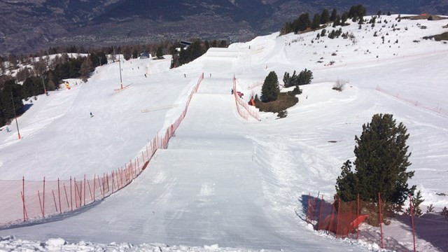High speed racing should be generated by the fast start in Veysonnaz ©FIS