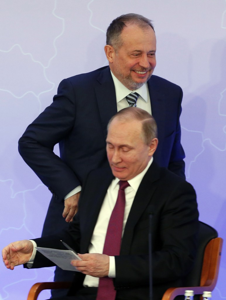 Russian oligarch Vladimir Lisin, pictured with President Vladimir Putin, is also set to form part of the Russian delegation at the SportAccord Convention ©Getty Images