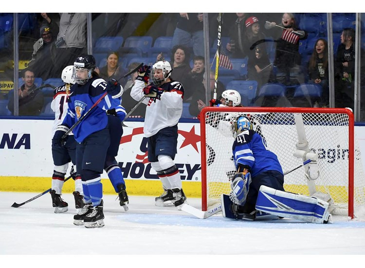 Hilary Knight celebrates after scoring the first of two goals for the United States against Finland ©IIHF