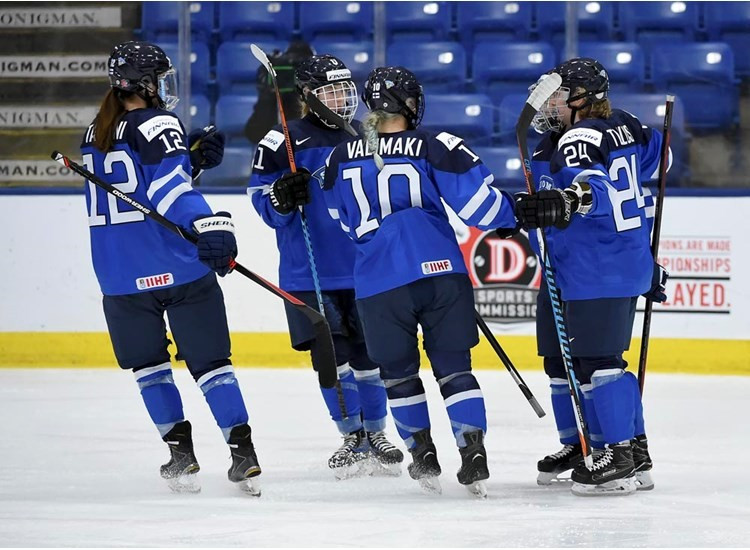 Finland secured a place in the IIHF Women's World Championship semi-finals after beating Sweden 4-0 ©IIHF