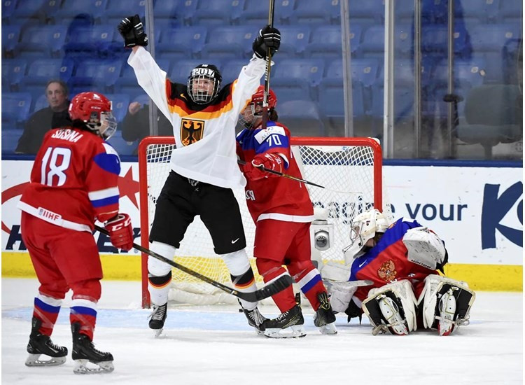 Germany's Yvonne Rothemund celebrates after her side scored an equaliser on their way to a 2-1 victory over Russia ©IIHF