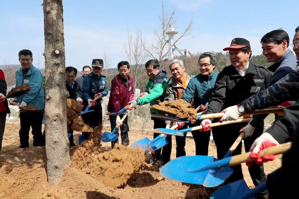 Pyeongchang 2018 mark Arbour Day by planting 546 trees