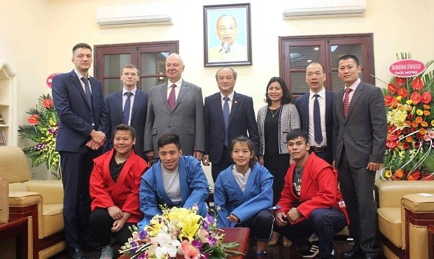 FIAS provides 50 sets of free kit to Vietnamese Sambo Association