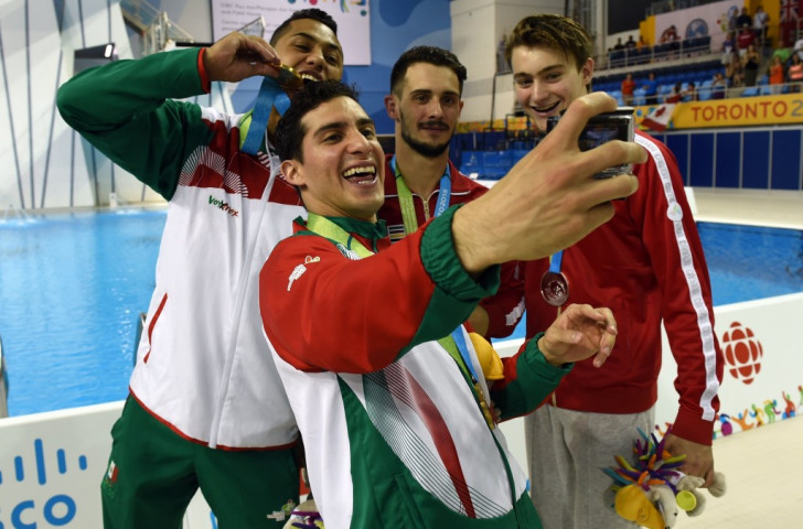 Mexico celebrate diving gold in a very 21st century way, with a selfie ©Getty Images