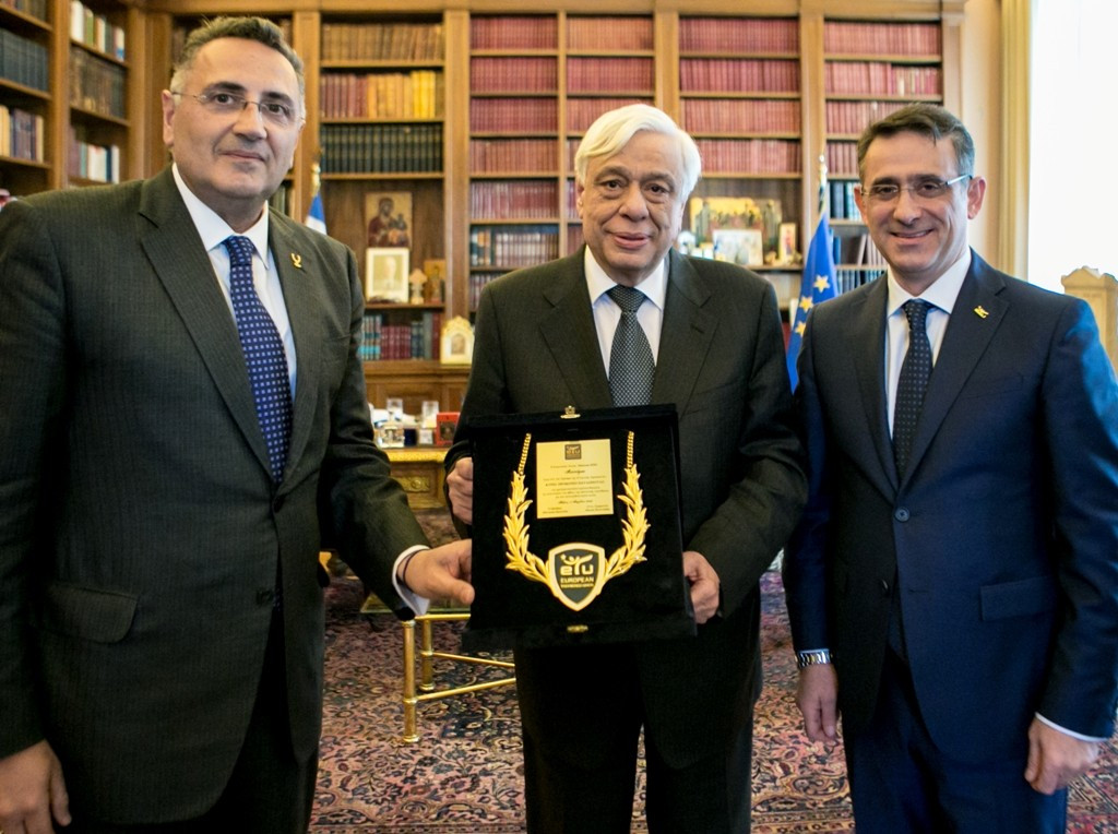 ETU officials award Greek President with gold medallion