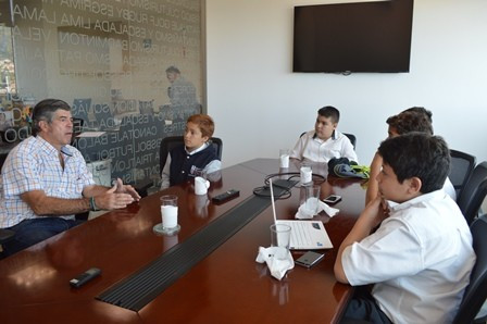El Salvador Olympic Committee host five students to discuss physical education