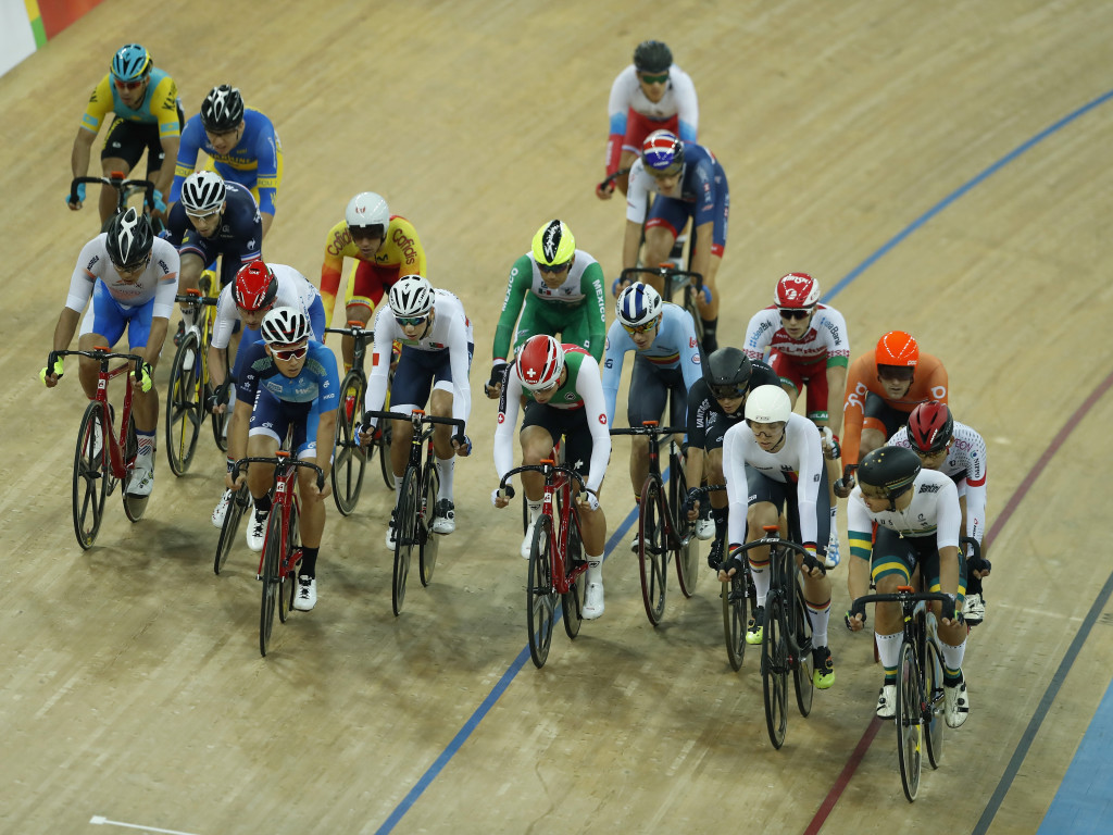 Cyclists compete in the men's omnium elimination race during the World Championships ©Getty Images