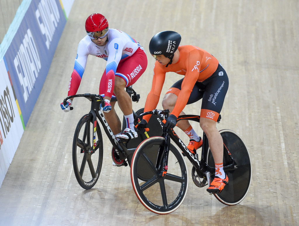 Eventual winner Denis Dmitriev, left, plays cat and mouse with Harrie Lavreysen in the men's sprint final ©Getty Images
