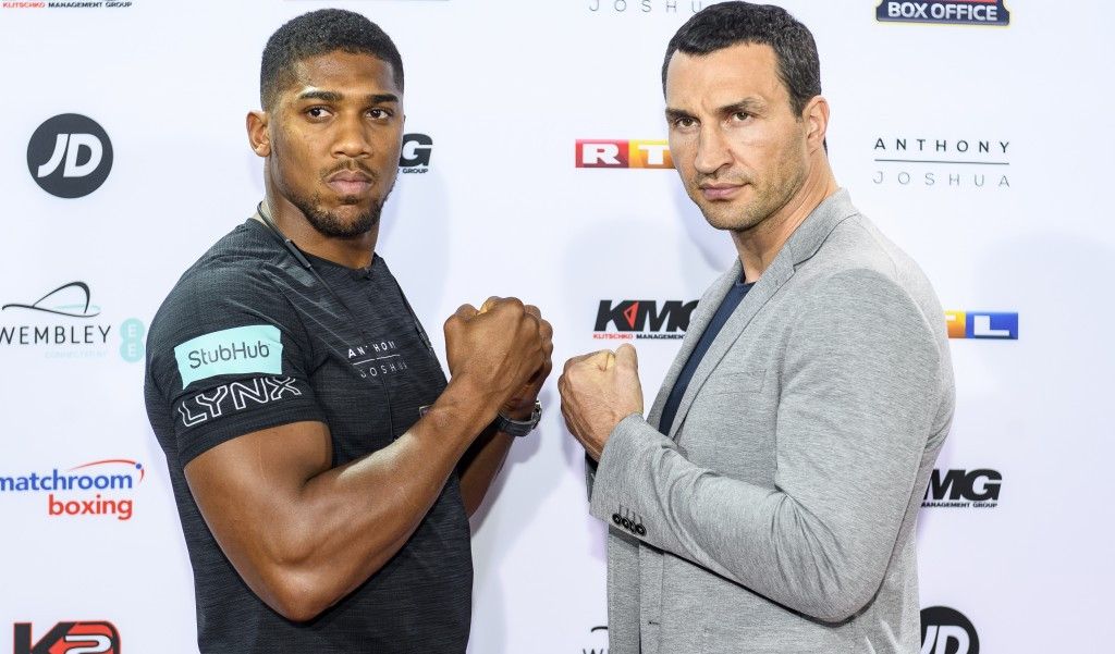 Anthony Joshua and Wladimir Klitschko pose at a pre-fight press conference ©Getty Images