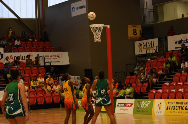 The second day of women's netball action took place as the Cook Islands met Vanuatu at the PNG Power Dome ©Port Moresby 2015