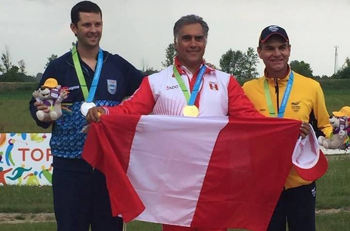 Peruvian Olympic Committee secretary general Francisco Boza Dios trapped a shock shooting gold medal today ©COP