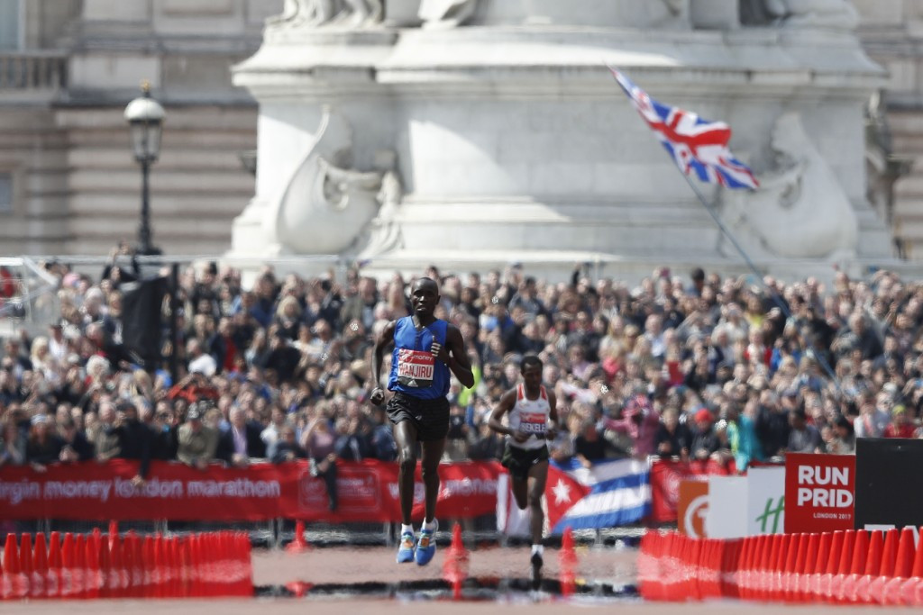 Kenya's Daniel Wanjiru held off Ethiopia's Kenenisa Bekele to win his first London Marathon ©Getty Images