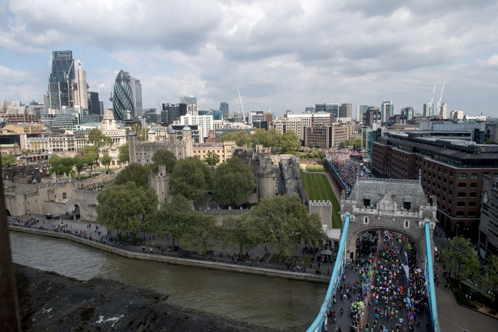 Tower Bridge proved the halfway mark for the runners ©Getty Images