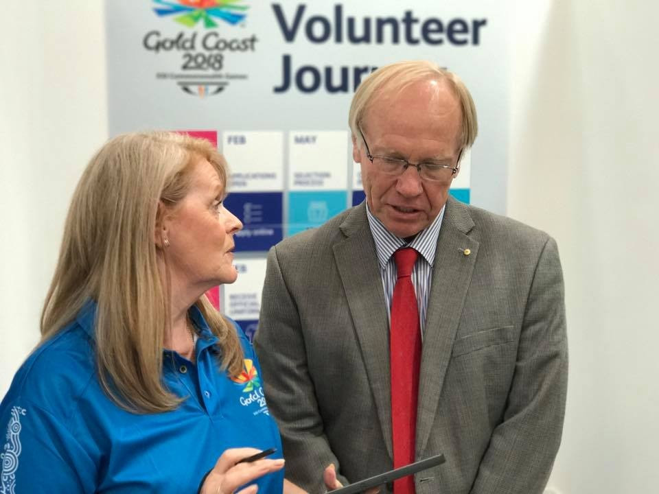 GOLDOC chairman Peter Beattie talks to a Gold Coast 2018 volunteer applicant ©Gold Coast 2018