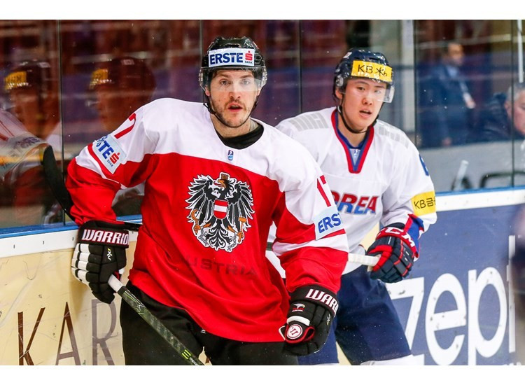 Austria moved to first place in the group after defeating South Korea 5-0 ©IIHF