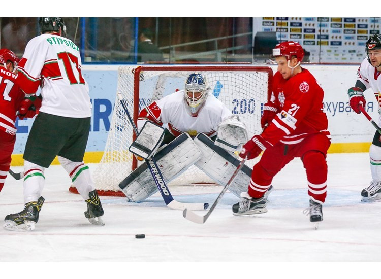 Poland managed to defeat Hungary 2-0 in today's other match ©IIHF