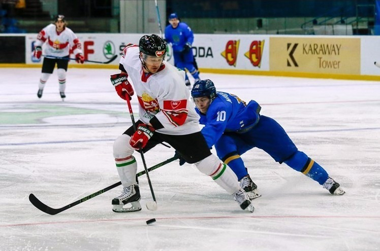 Kazakhstan kept their promotion hopes alive by beating Hungary before they were leapfrogged by South Korea ©IIHF