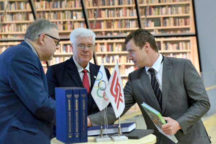 The Latvian Olympic Committee has presented sports history books to the National Library of Latvia ©LOC