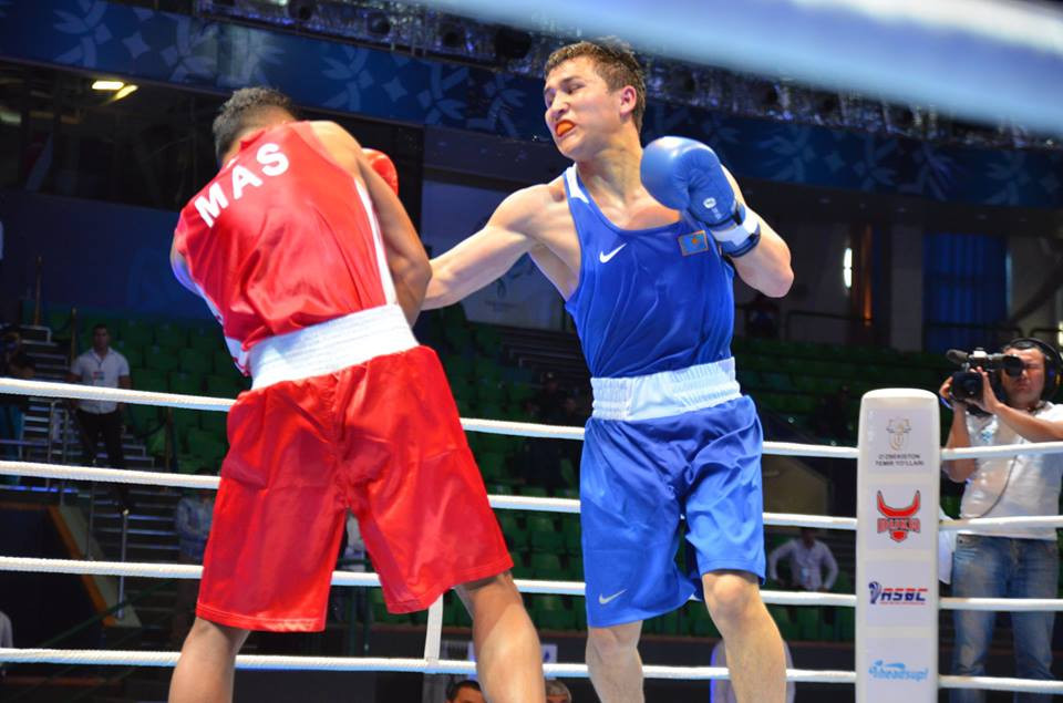 Bekdaulet Ibragimov, blue, beat Khir Akyazlan Bin Azmi by a unanimous points decision ©ASBC