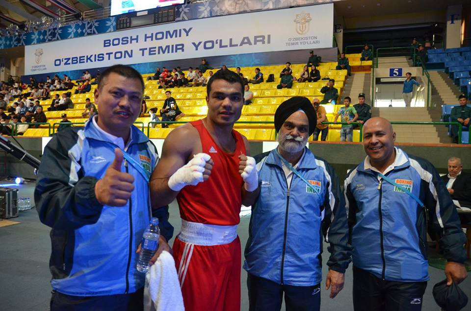 Vikas Krishan Yadav, second left, was among the winners today in Tashkent ©ASBC/Facebook