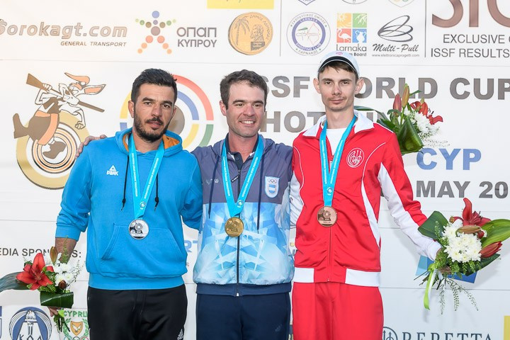 Federico Gil overcame 14-time World Cup medalist Georgios Achilleos of Cyprus to stun the home crowd ©ISSF