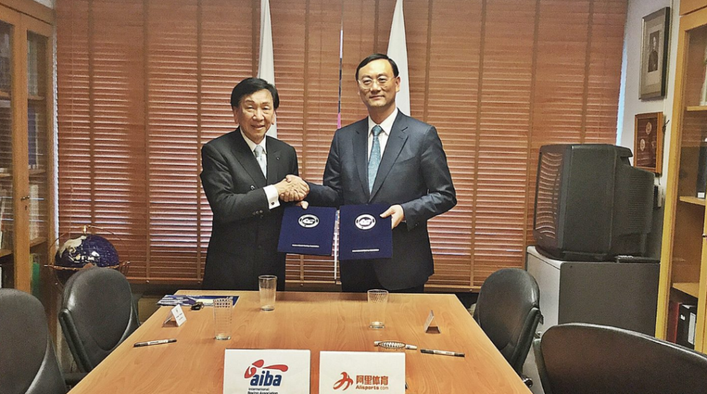 AIBA President C K Wu, left, and Alisports founder and chief executive Dazhong Zhang, right, signed the deal ©AIBA
