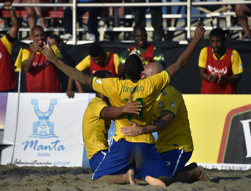 Brazil defeat defending champions to reach FIFA Beach Soccer World Cup semi-finals