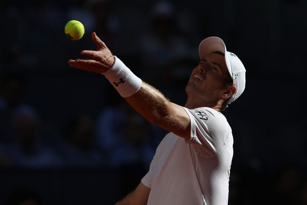 Murray eases into Madrid Open third round