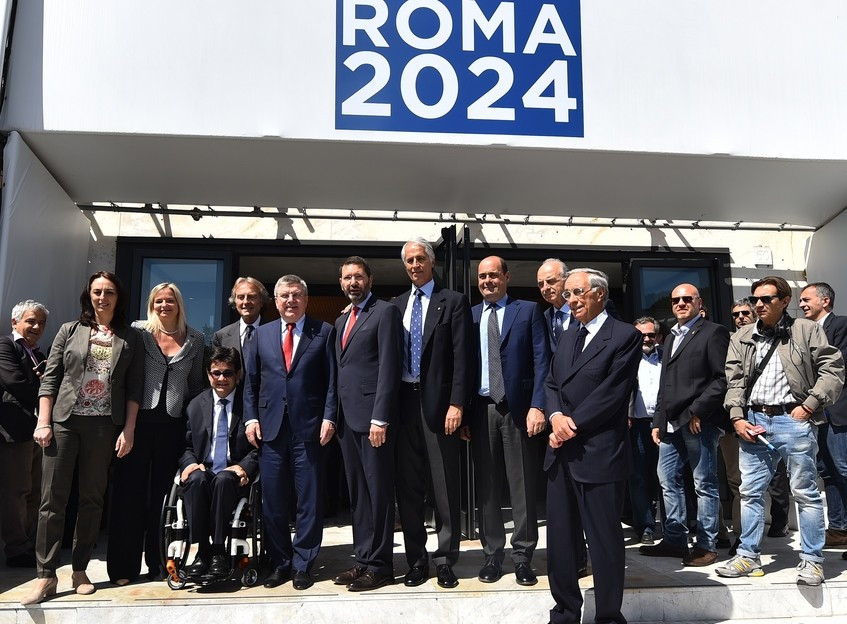 A delegation led Rome Mayor Ignazio Marino today met IOC President Thomas Bach in Rome ©CONI