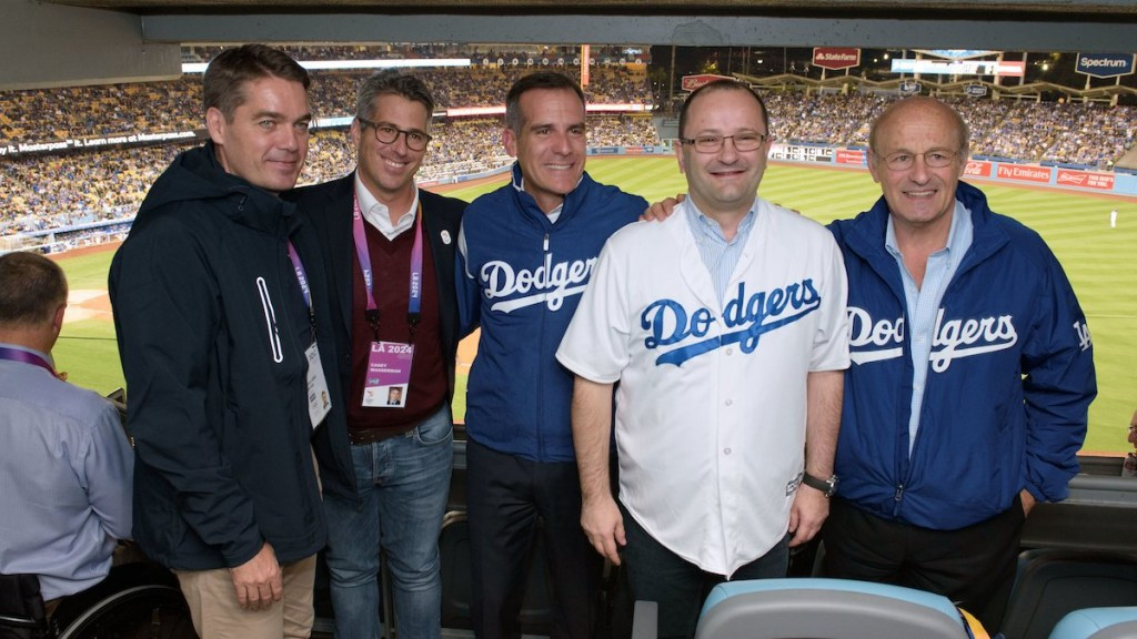 Los Angeles 2024 bid leader Casey Wasserman, second left, Mayor Eric Garcetti, centre, and IOC Evaluation Commission chair Patrick Baumann, second right, at the Dodger Stadium ©LA2024/Twitter