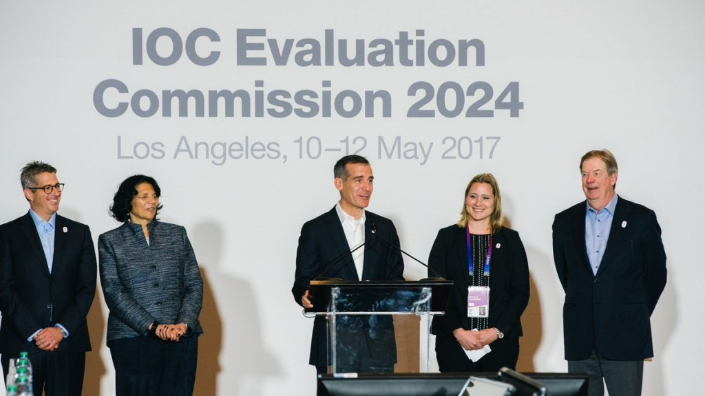 Los Angeles Mayor Eric Garcetti, centre, speaks at the opening session of the Evaluation Commission inspection ©Los Angeles 2024/Twitter