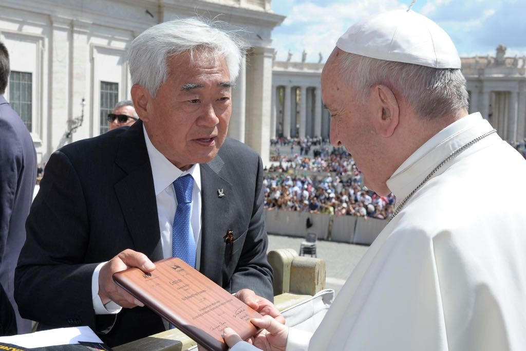WTF President Chungwon Choue described it as a tremendous honour meeting the Pope ©WTF