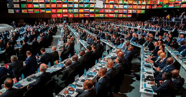 FIFA's membership voted overwhelmingly in favour of the Council's proposals to keep the bidding window for the 2026 World Cup open for a further three months ©FIFA