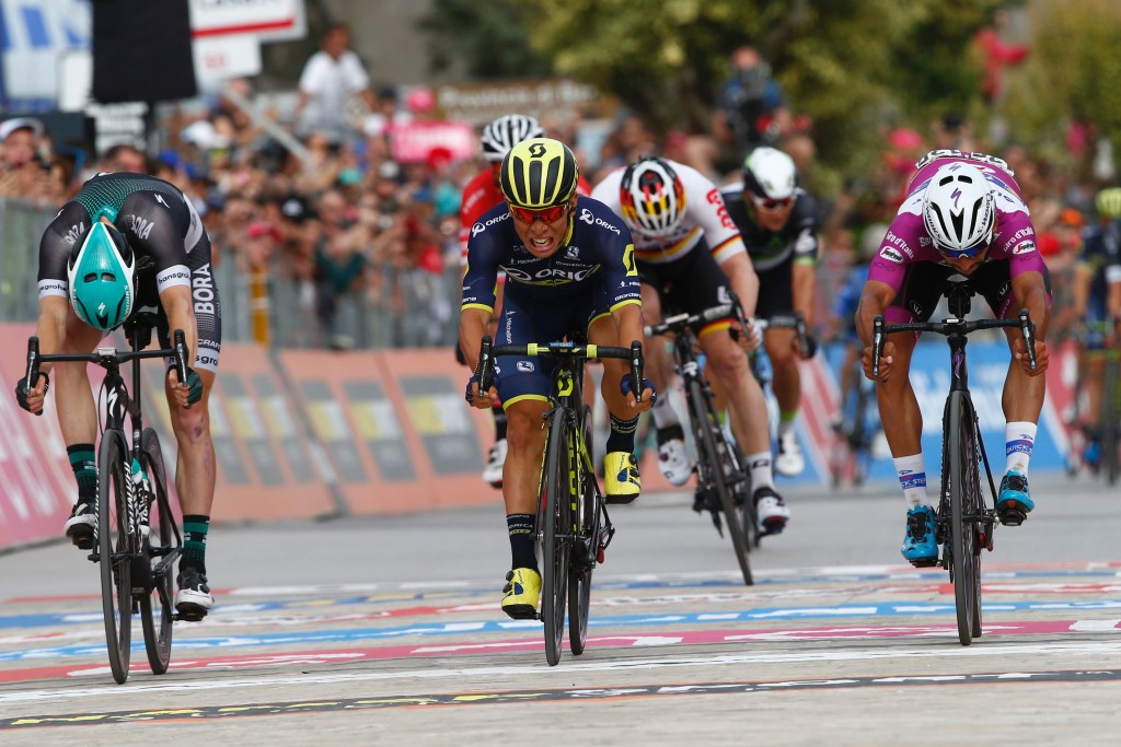 Caleb Ewan, centre, narrowly triumphed in a sprint on stage seven ©Getty Images