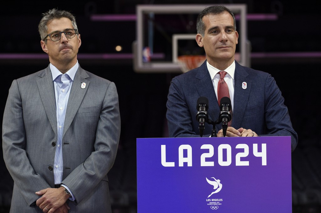 Los Angeles Mayor Eric Garcetti, right, and bid leader Casey Wasserman speak at the end of the IOC Evaluation Commission inspection ©Getty Images